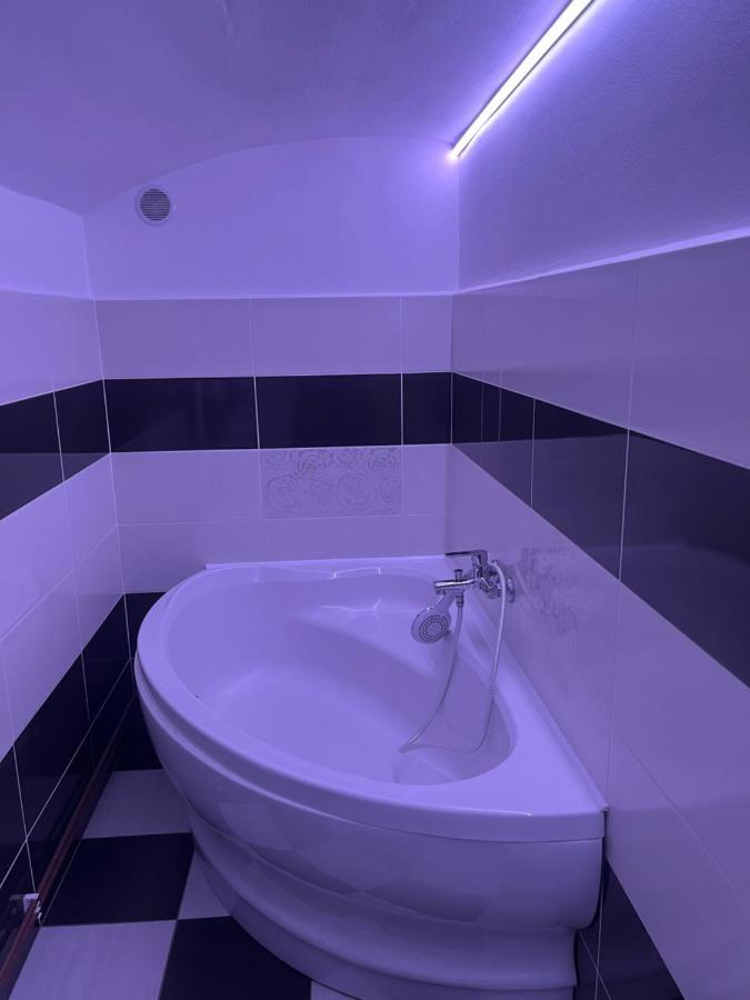 Apartman V Rodinnem Dome Jaroměř Kültér fotó