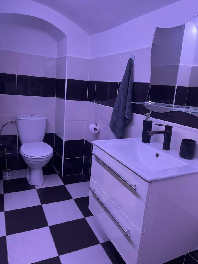 Apartman V Rodinnem Dome Jaroměř Kültér fotó